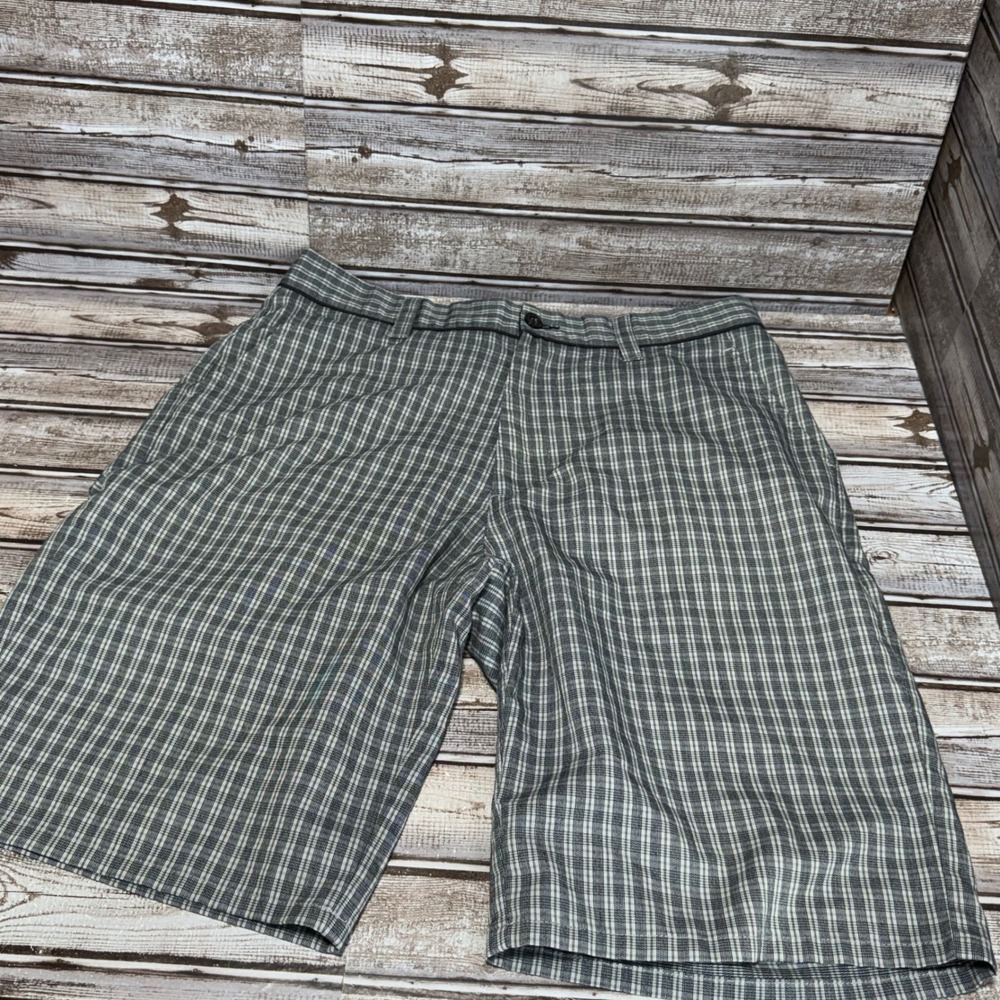 TravisMathew Golf Shorts Mens 33 Actual Gray Plaid Stretch Performance